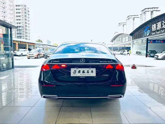 Mercedes-Benz E-Class — Фото автомобиля 8