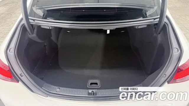 Mercedes-Benz E-Class — Фото автомобиля 11