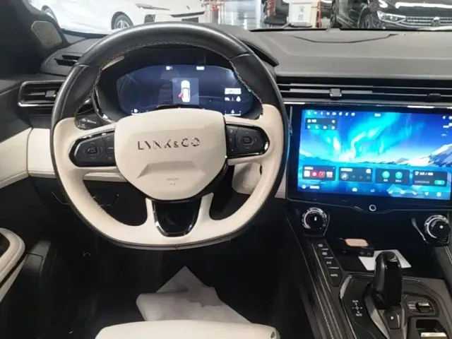 Lynk & Co 01 — Фото автомобиля 6