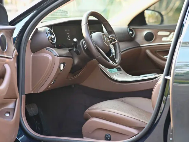 Mercedes-Benz E-Class — Фото автомобиля 4