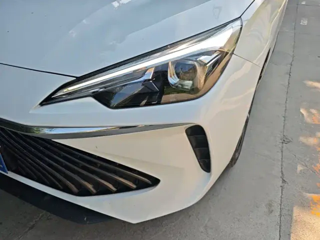 Roewe i5 — Фото автомобиля 23
