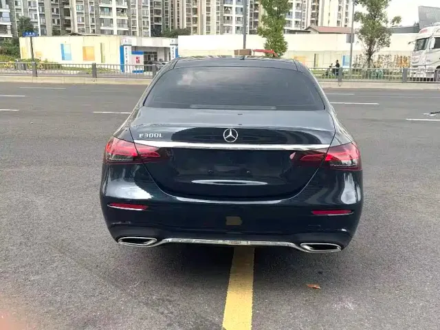 Mercedes-Benz E-Class — Фото автомобиля 8