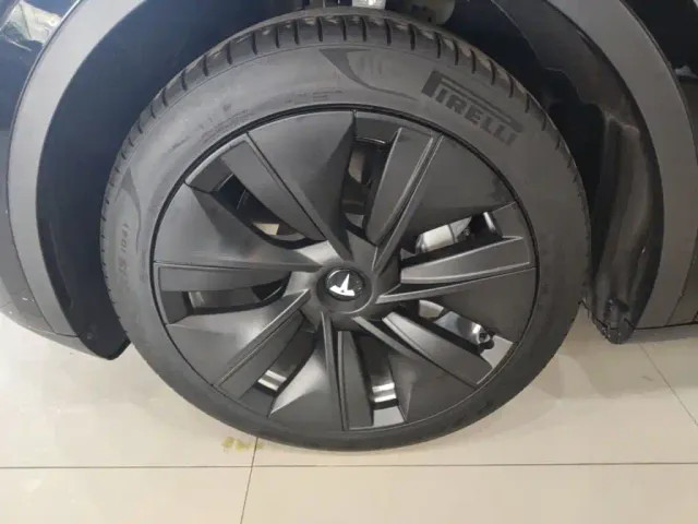 Tesla Model Y — Фото автомобиля 22