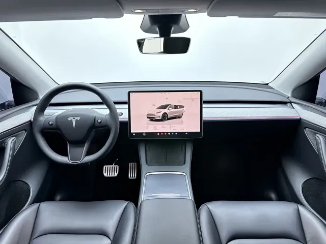 Tesla Model Y — Фото автомобиля 13