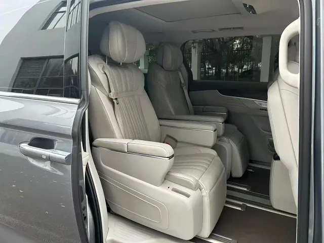 Roewe iMAX8 — Фото автомобиля 7