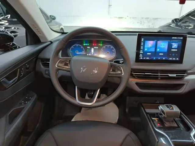 Hongqi E-QM5 — Фото автомобиля 10