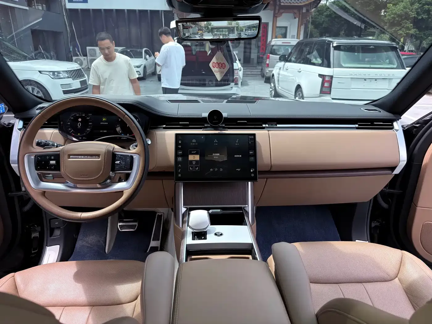 Land Rover Range Rover 2024 3.0 L6 400PS Genesis Extended — Фото автомобиля 4