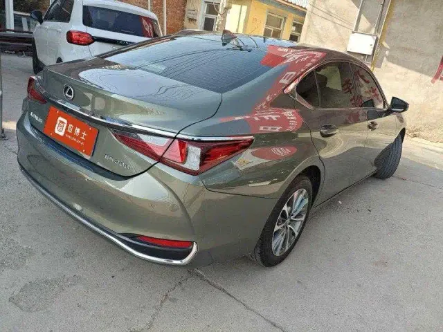 Lexus ES — Фото автомобиля 2