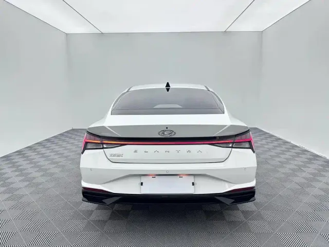 Hyundai Elantra — Фото автомобиля 5