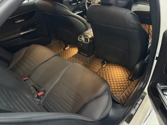 Mercedes-Benz C-Class — Фото автомобиля 16