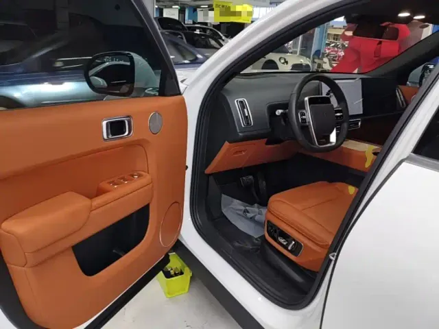 Li Auto L7 — Фото автомобиля 15