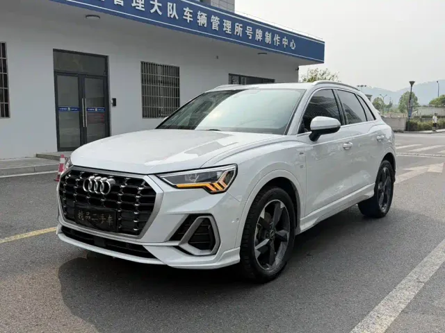 Фотография автомобиля — Audi Q3