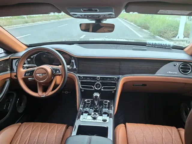 Bentley Flying Spur — Фото автомобиля 3