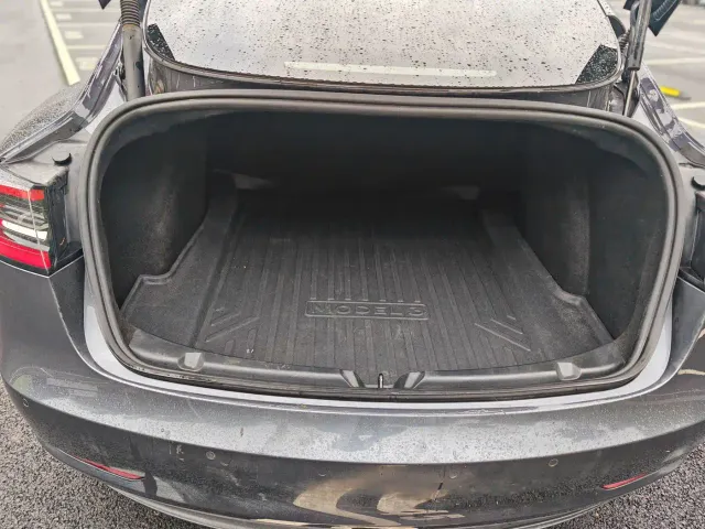 Tesla Model 3 — Фото автомобиля 19
