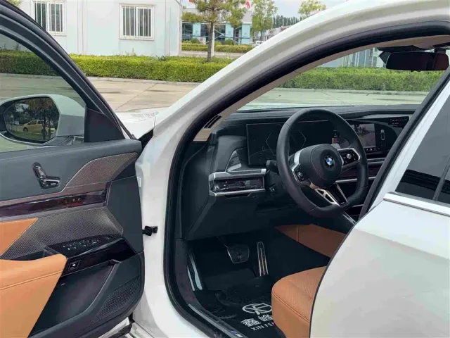 BMW 7 Series — Фото автомобиля 9