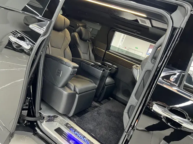 Toyota Alphard — Фото автомобиля 13