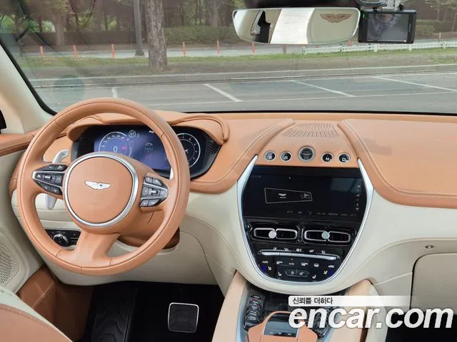 Aston Martin DBX — Фото автомобиля 13