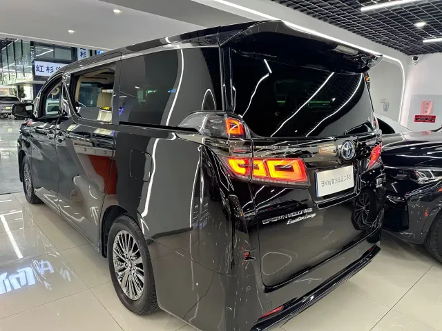 Toyota Vellfire — Фото автомобиля 8
