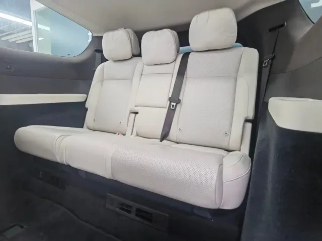 Li Auto MEGA — Фото автомобиля 9