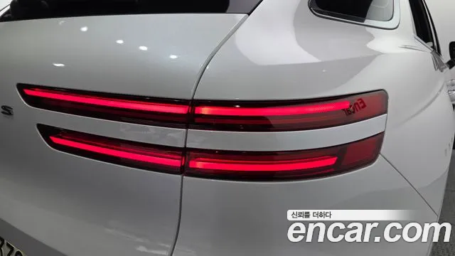 Genesis GV70 — Фото автомобиля 8