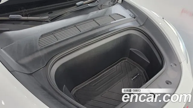 Tesla Model Y — Фото автомобиля 6
