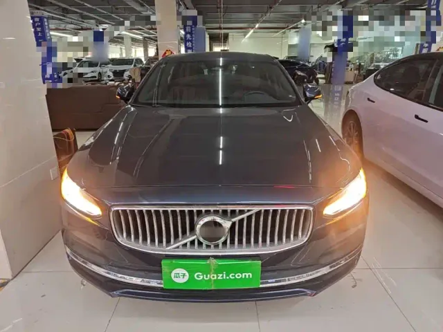 Volvo S90 — Фото автомобиля 2
