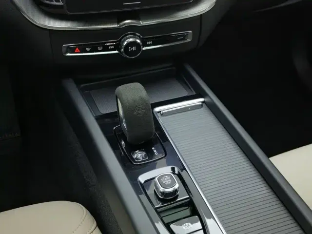 Volvo XC60 — Фото автомобиля 13
