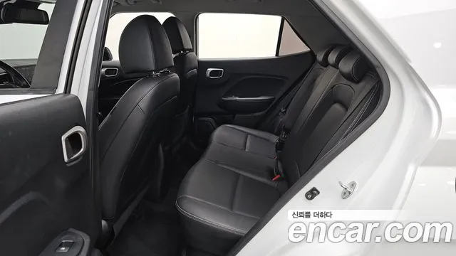 Hyundai Venue — Фото автомобиля 16
