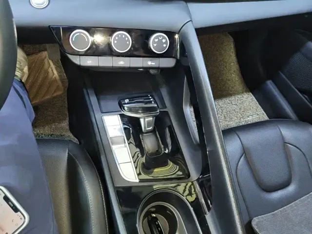 Hyundai Elantra — Фото автомобиля 13