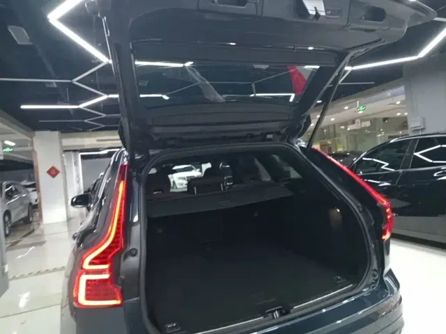 Volvo XC60 — Фото автомобиля 18