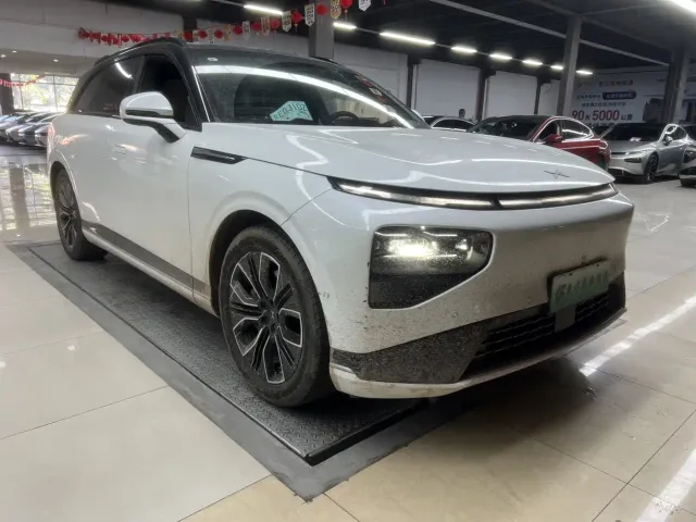 Xpeng G9 — Фото автомобиля 3