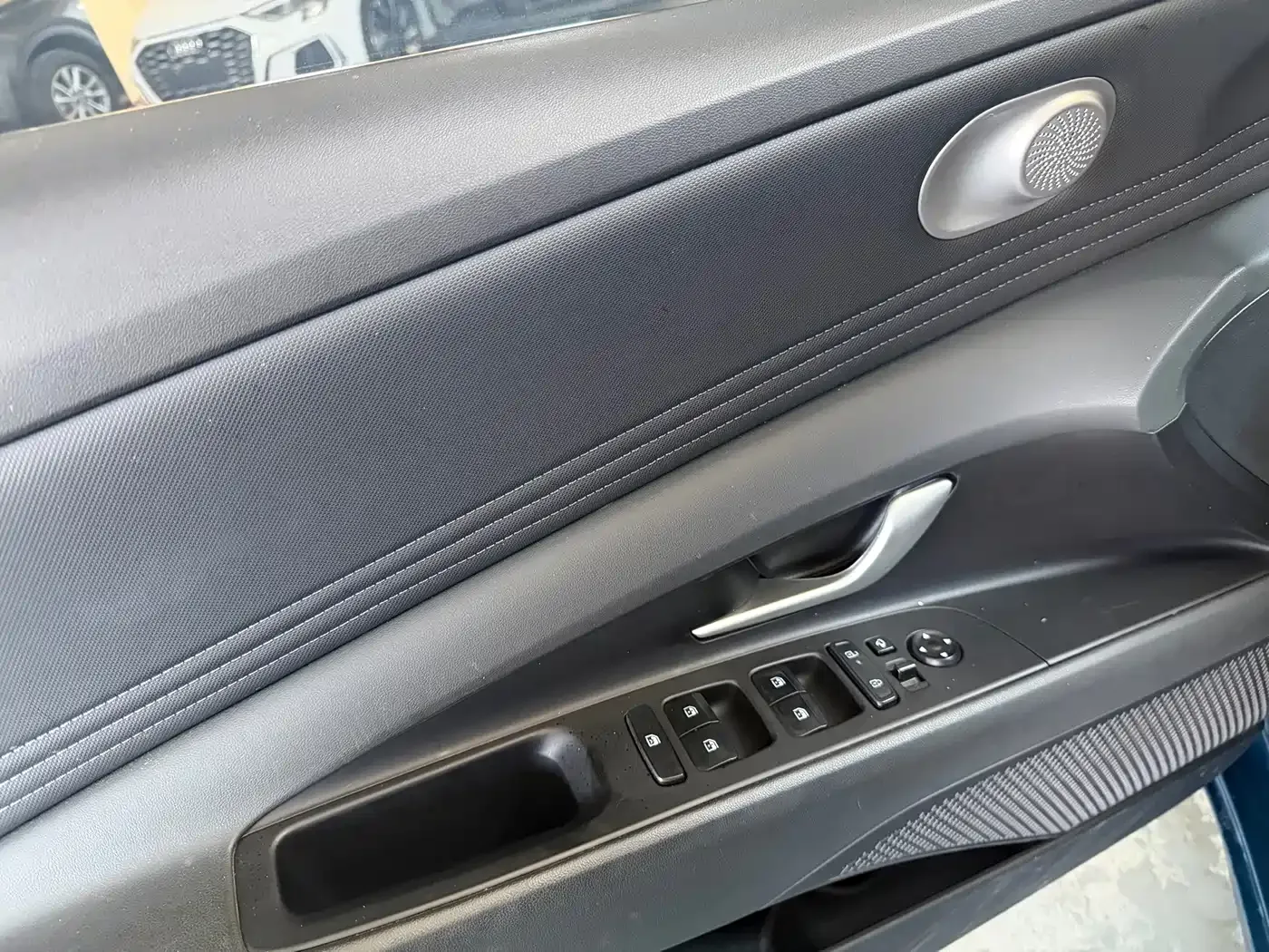 Hyundai Elantra 2023 1.5L CVT TOP Flagship Edition — Фото автомобиля 11