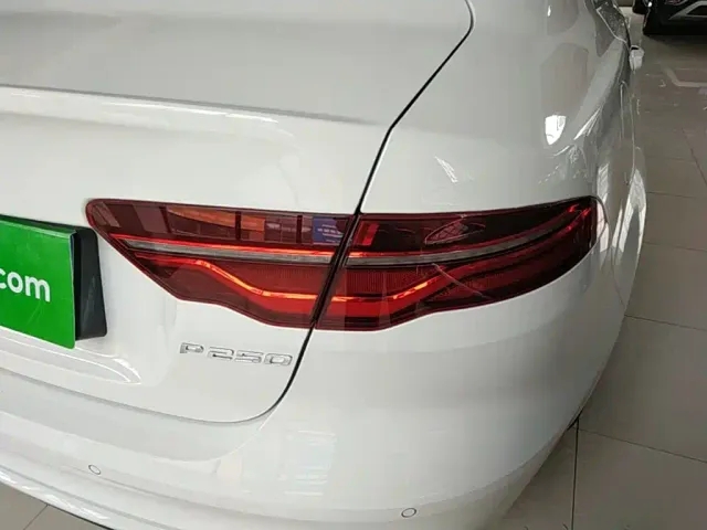 Jaguar XEL — Фото автомобиля 7