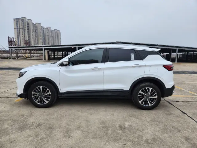 Geely Binyue — Фото автомобиля 8