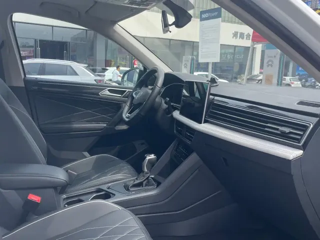 Volkswagen Tiguan L — Фото автомобиля 6