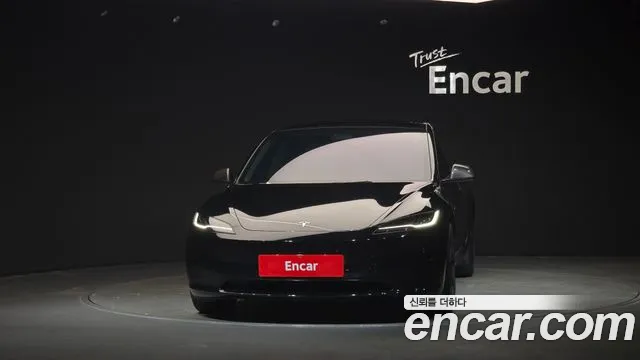 Tesla Model 3 — Фото автомобиля 3