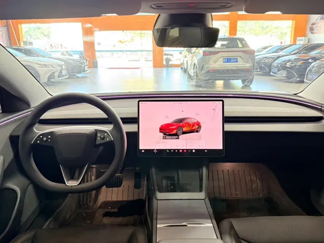 Tesla Model 3 — Фото автомобиля 7