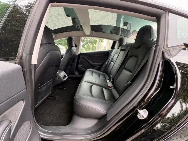 Tesla Model 3 — Фото автомобиля 6