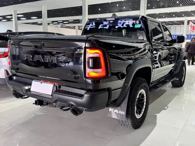RAM Trucks — Фото автомобиля 9