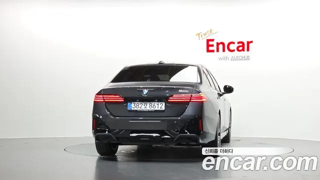 BMW 5-Series — Фото автомобиля 4