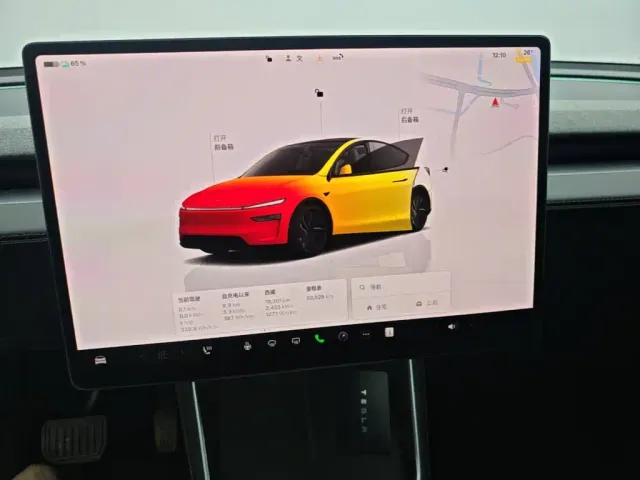 Tesla Model Y — Фото автомобиля 12