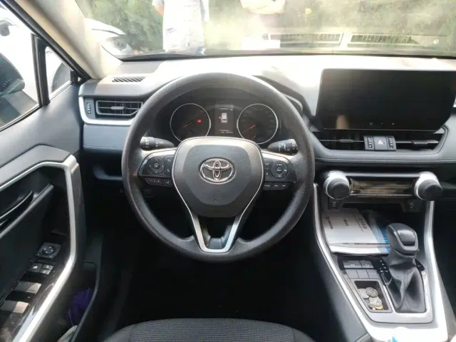 Toyota RAV4 — Фото автомобиля 6