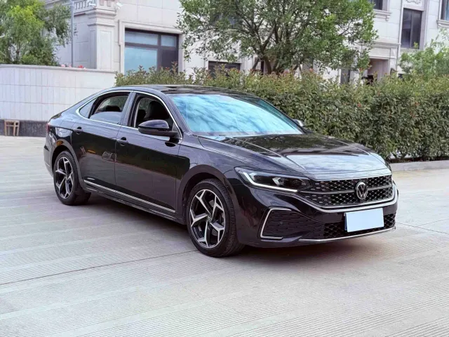 Volkswagen Passat — Фото автомобиля 3