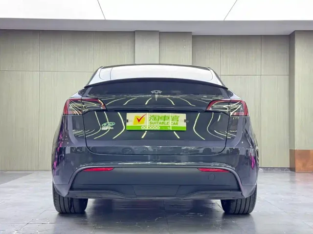 Tesla Model Y — Фото автомобиля 5