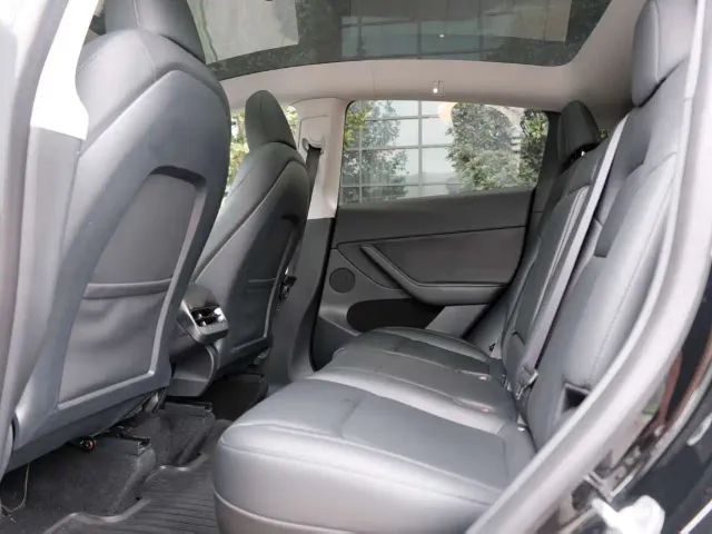 Tesla Model Y — Фото автомобиля 5