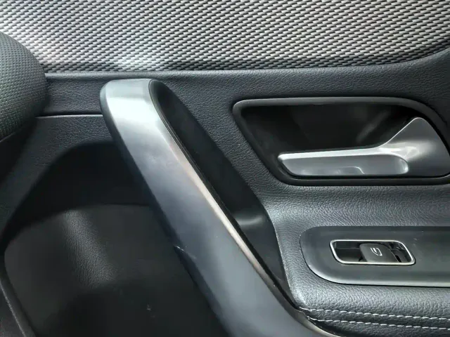 Mercedes-Benz A-Class — Фото автомобиля 11