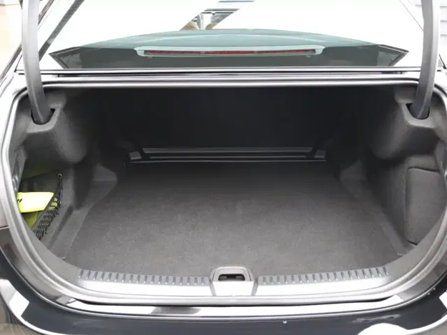 Mercedes-Benz E-Class — Фото автомобиля 30