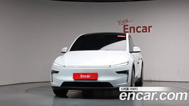 Tesla Model Y — Фото автомобиля 3