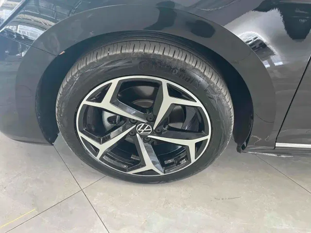 Volkswagen Passat — Фото автомобиля 14