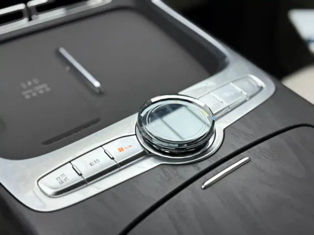 Geely Galaxy M9 — Фото автомобиля 10